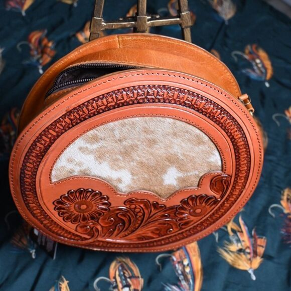 Klassy Cowgirl Medium Leather round Crossbody Bag with cowhide inlay - Picture 7 of 9